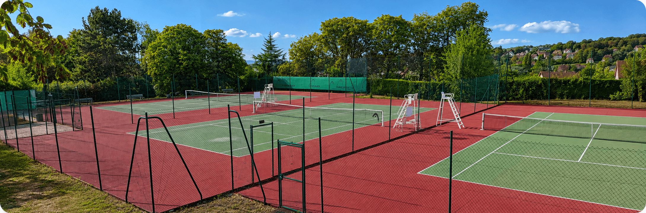Court de tennis extérieurs
